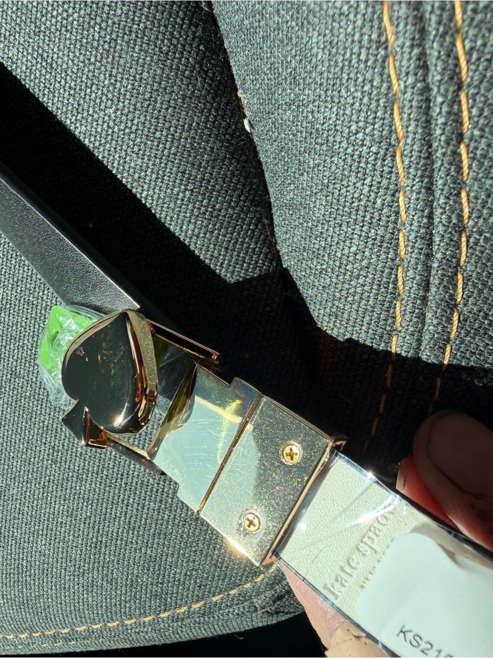Black/white reversible Kate Spade belt with gold heart buckle. Medium.